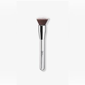 NWT, IT Cosmetics Brushes for Ulta, Airbrush Blurring Fluffy Foundation #101